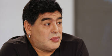 Maradona jetzt mit Mega-Schmollmund