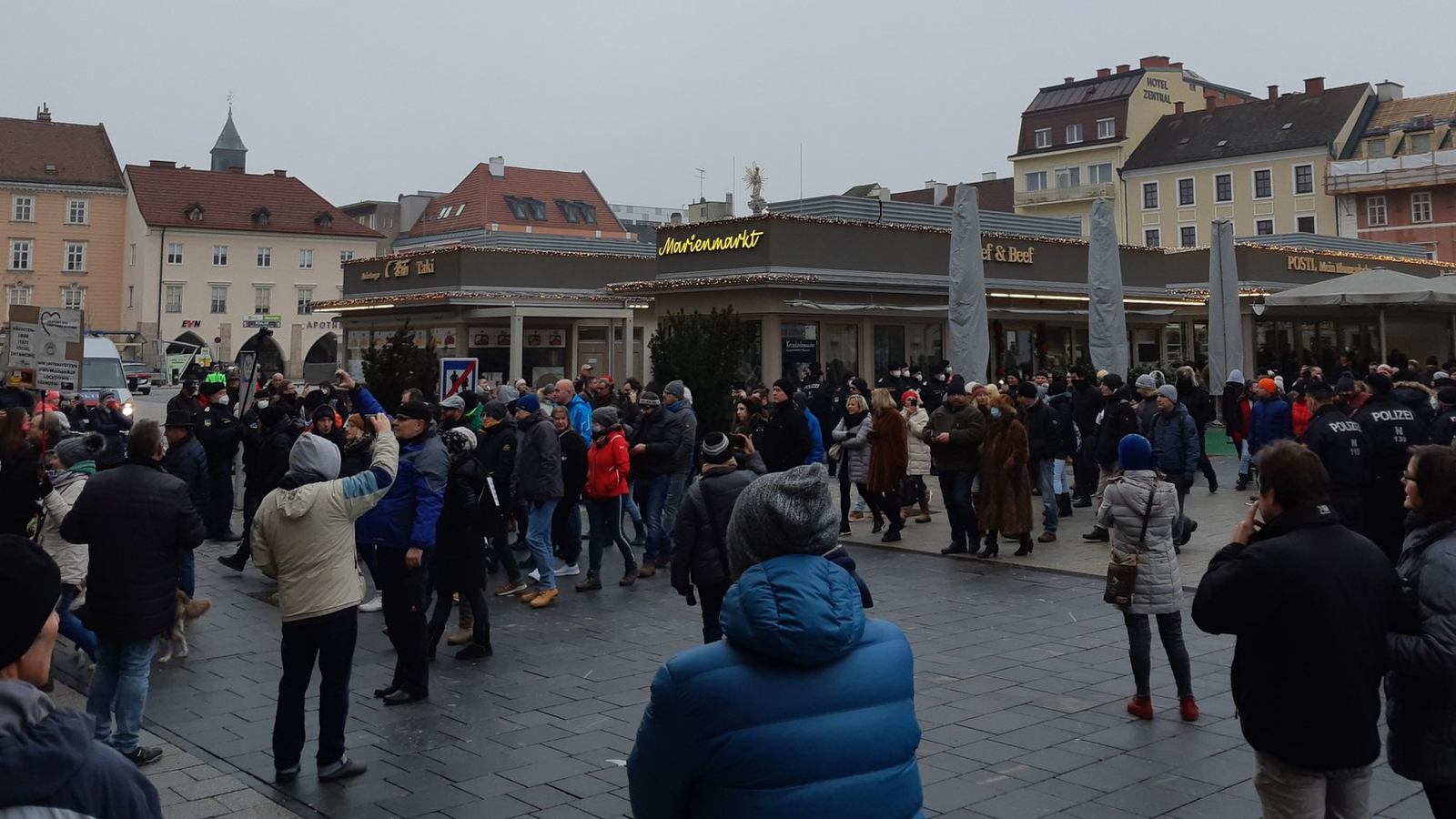 CoronaDemo eskaliert Mehrere Festnahmen in Wr. Neustadt