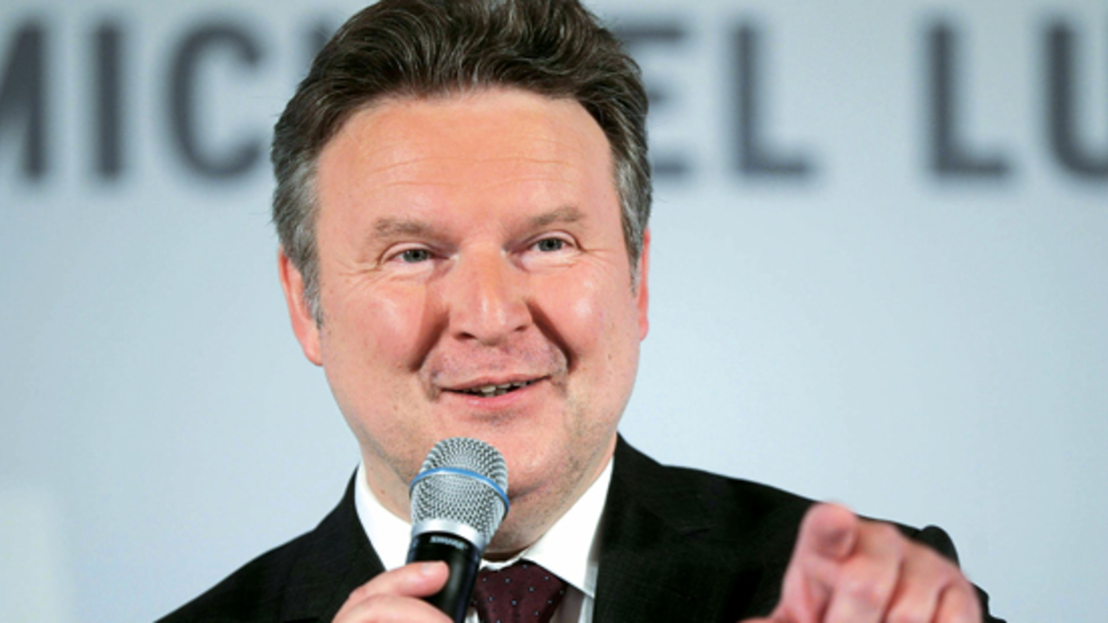 Michael Ludwig präsentiert neue Stadträte oe24.at