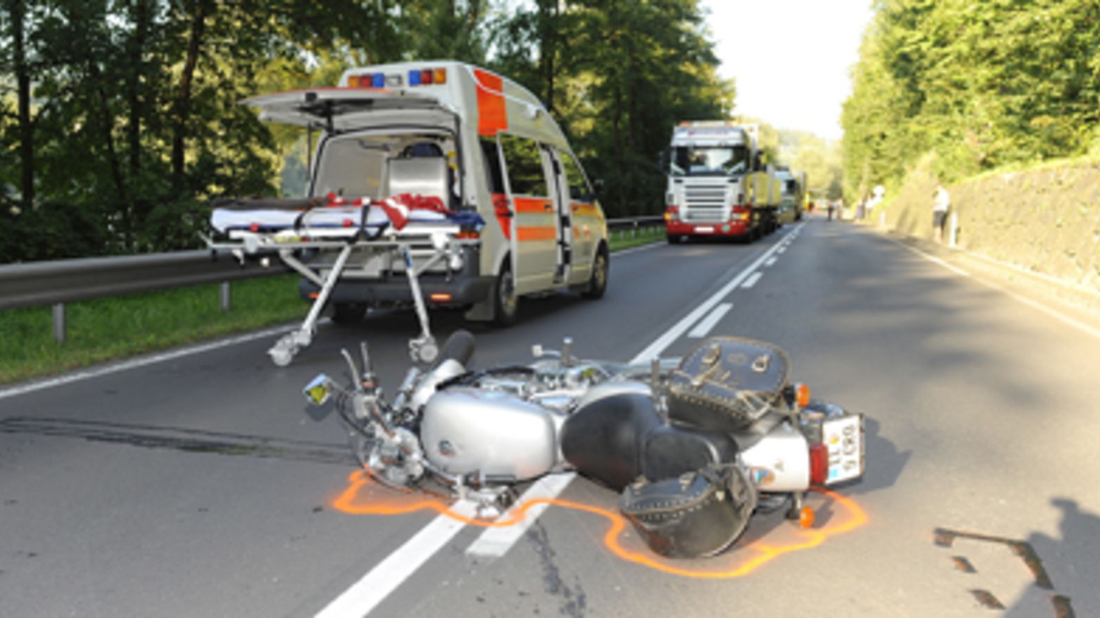 Frontal-Crash: Ein Toter Und Vier Verletzte - Oe24.at