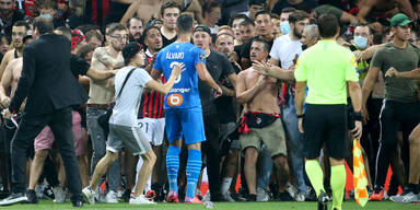 Fan-Platzsturm beim Liga-Duell zwischen Nizza und Marseille
