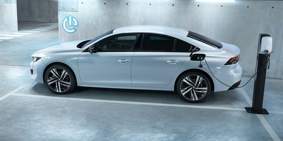 Peugeot 508 startet als Plug-in-Hybrid