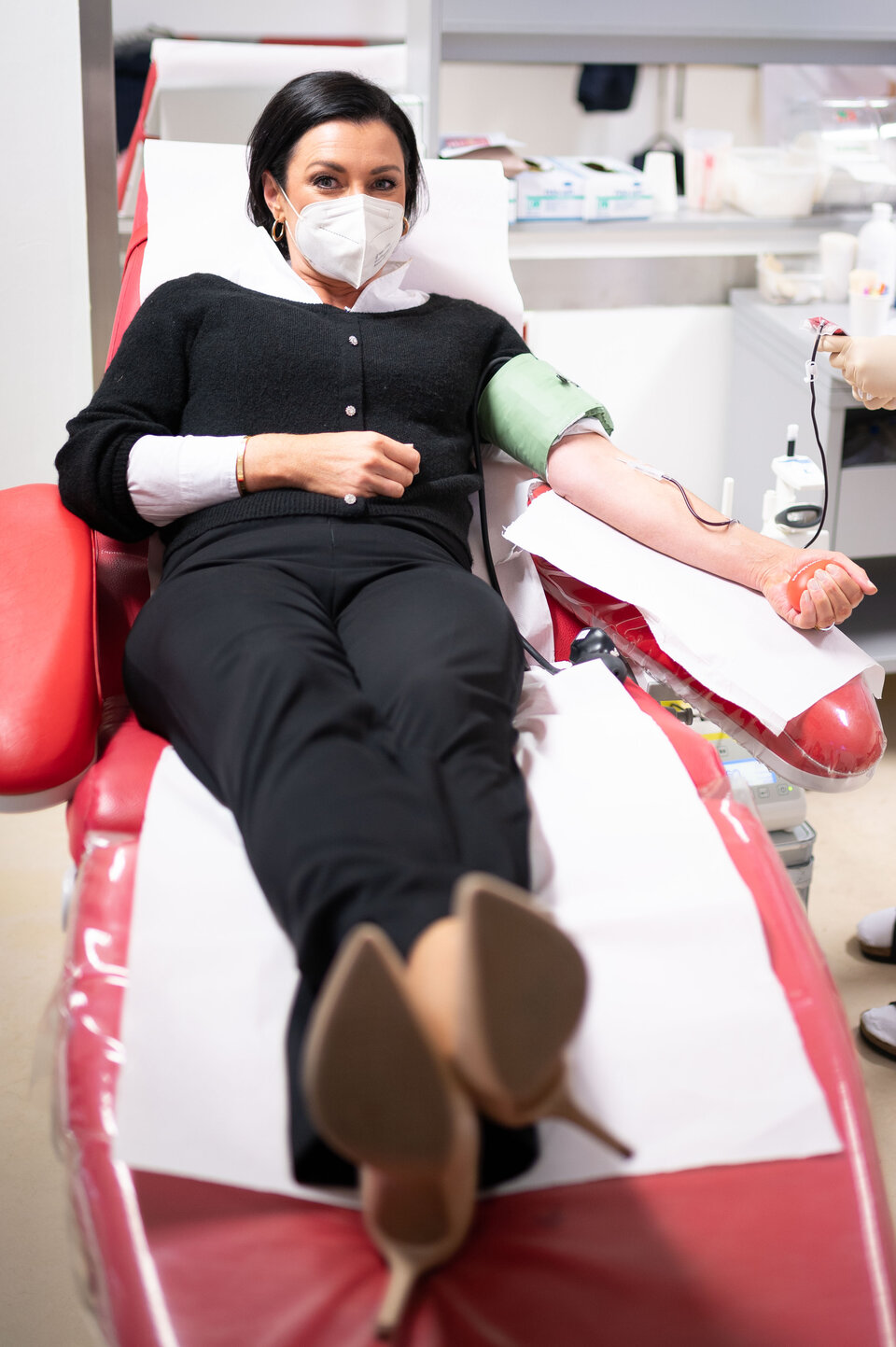 Ministerin Köstinger ruft zum Blutspenden auf
