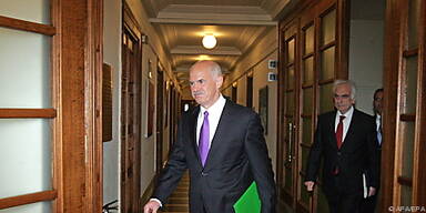 Papandreou gab Einigung im Ministerrat bekannt