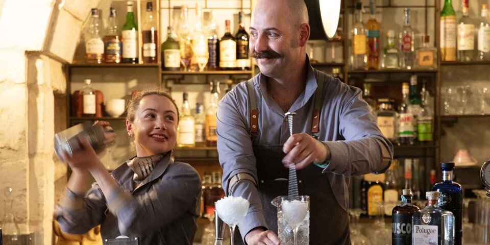 Leonardo Giorgini und Freja Beatrice in der Bar 700