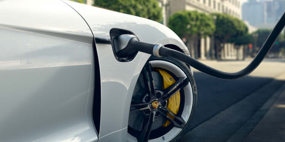 Porsche bringt erste Taycans auf Facelift-Niveau