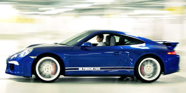 Porsche baut 911er im Facebook-Look