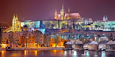 Prager Altstadt mit Hradschin im Winter