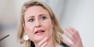 Familienministerin Susanne Raab hat Corona
