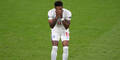 England-Star Marcus Rashford hält sich die Hände vor sein Gesicht