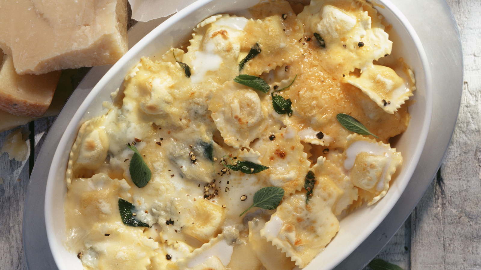 Ravioli mit Käse überbacken