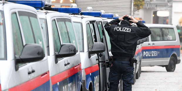 Linz: Mega-Polizeiaufgebot und Stinkbombe bei Rechten-Kongress