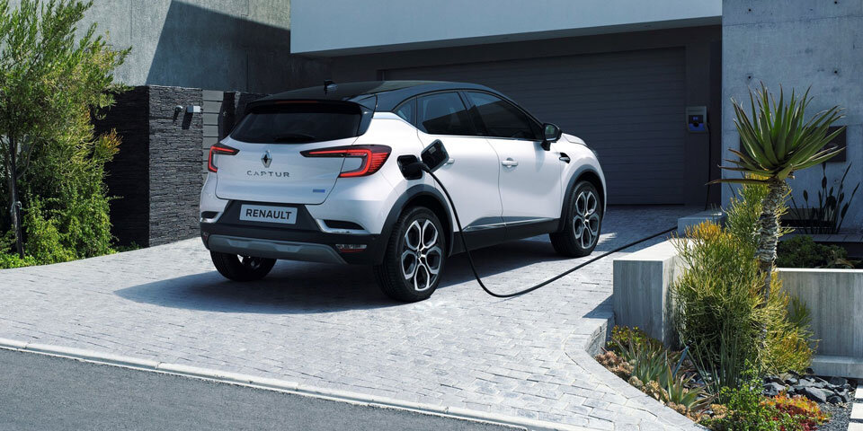 Captur Plug-in-Hybrid und Clio Hybrid starten