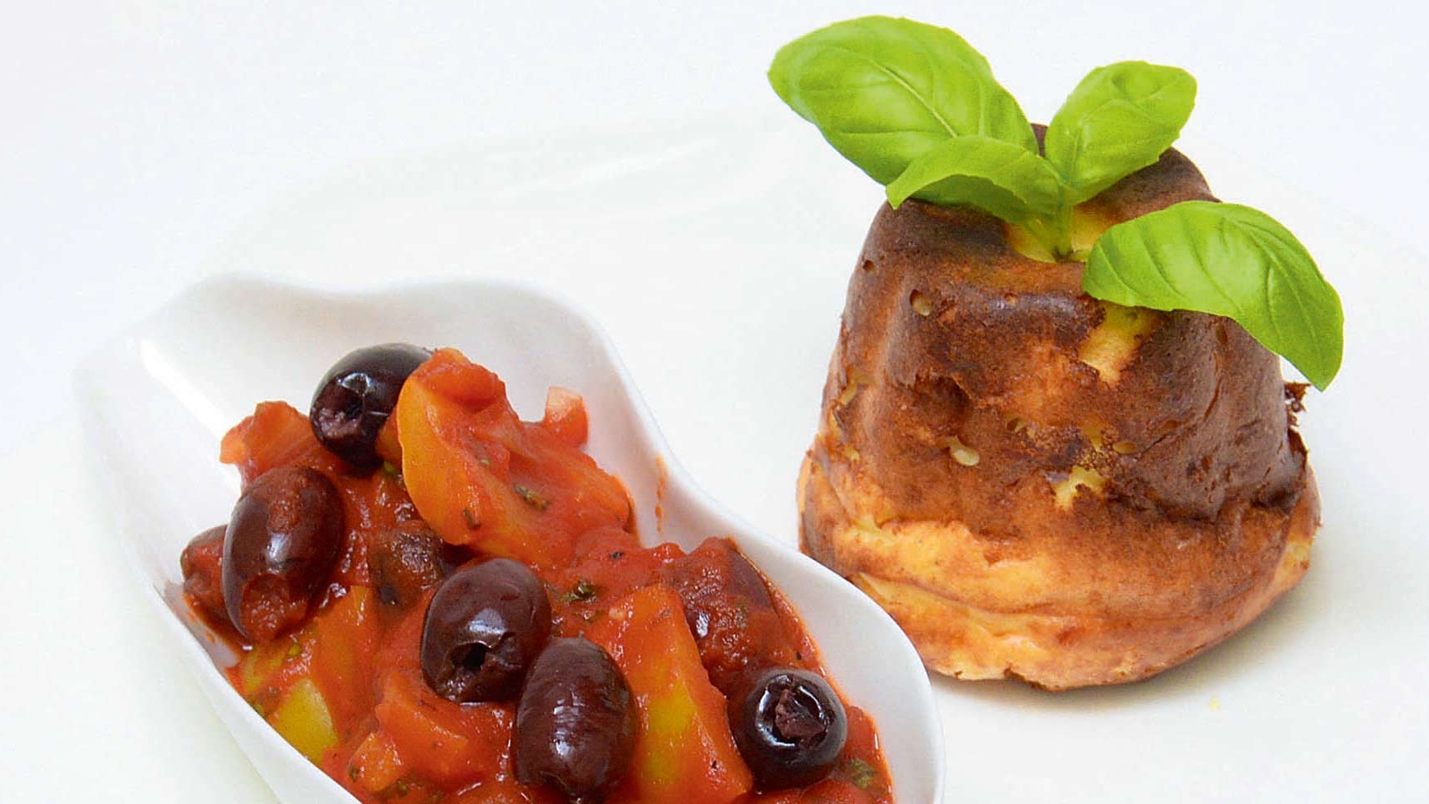 Ricotta-Törtchen mit Gemüsesauce - oe24.at Ricotta-Törtchen mit Gemüsesauce - oe24.at