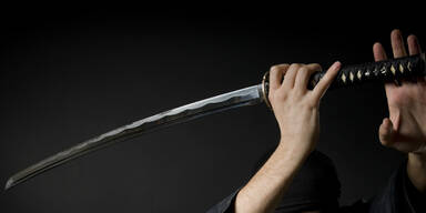 Prügel-Opfer zog Samurai-Schwert