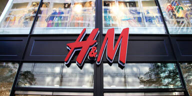 Shitstorm: H&M soll vor allem junge Mütter kündigen wollen