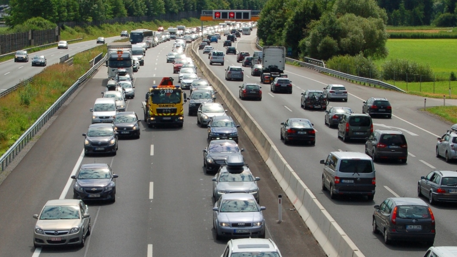 Stau Nach Schwerem Unfall Auf Der A4 3236