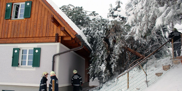 Schnee-Chaos geht weiter: 200 Schüler gerettet