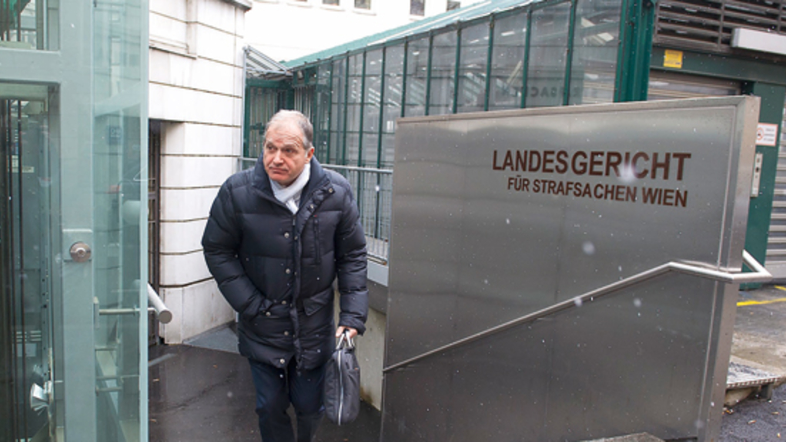 Strasser hatte schon 1. Freigang oe24.at