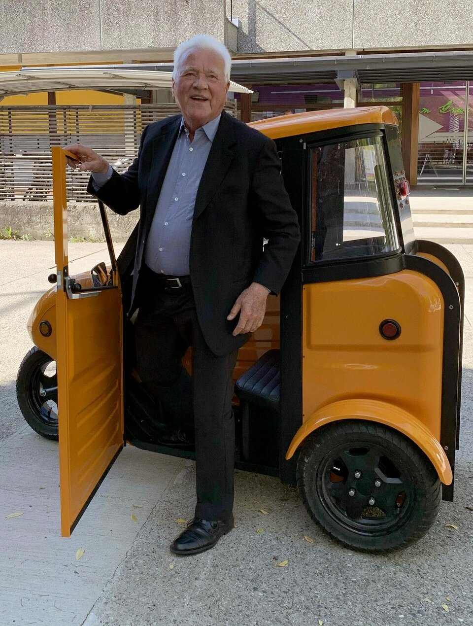 Stronach will mit kuriosem Mini-Stromer Comeback schaffen