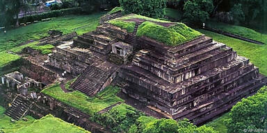 Tazumal gehört zu den größeren Maya-Stätten