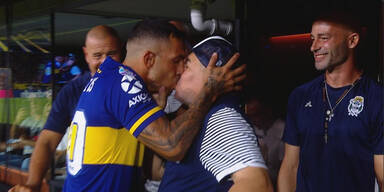 Vom Glück geküsst: Tevez dankt Maradona
