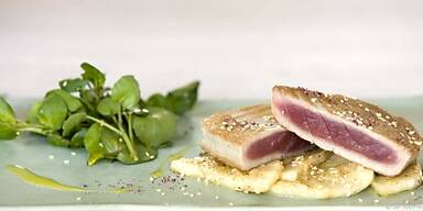 Thunfisch lässt sich im Backofen fertig dünsten