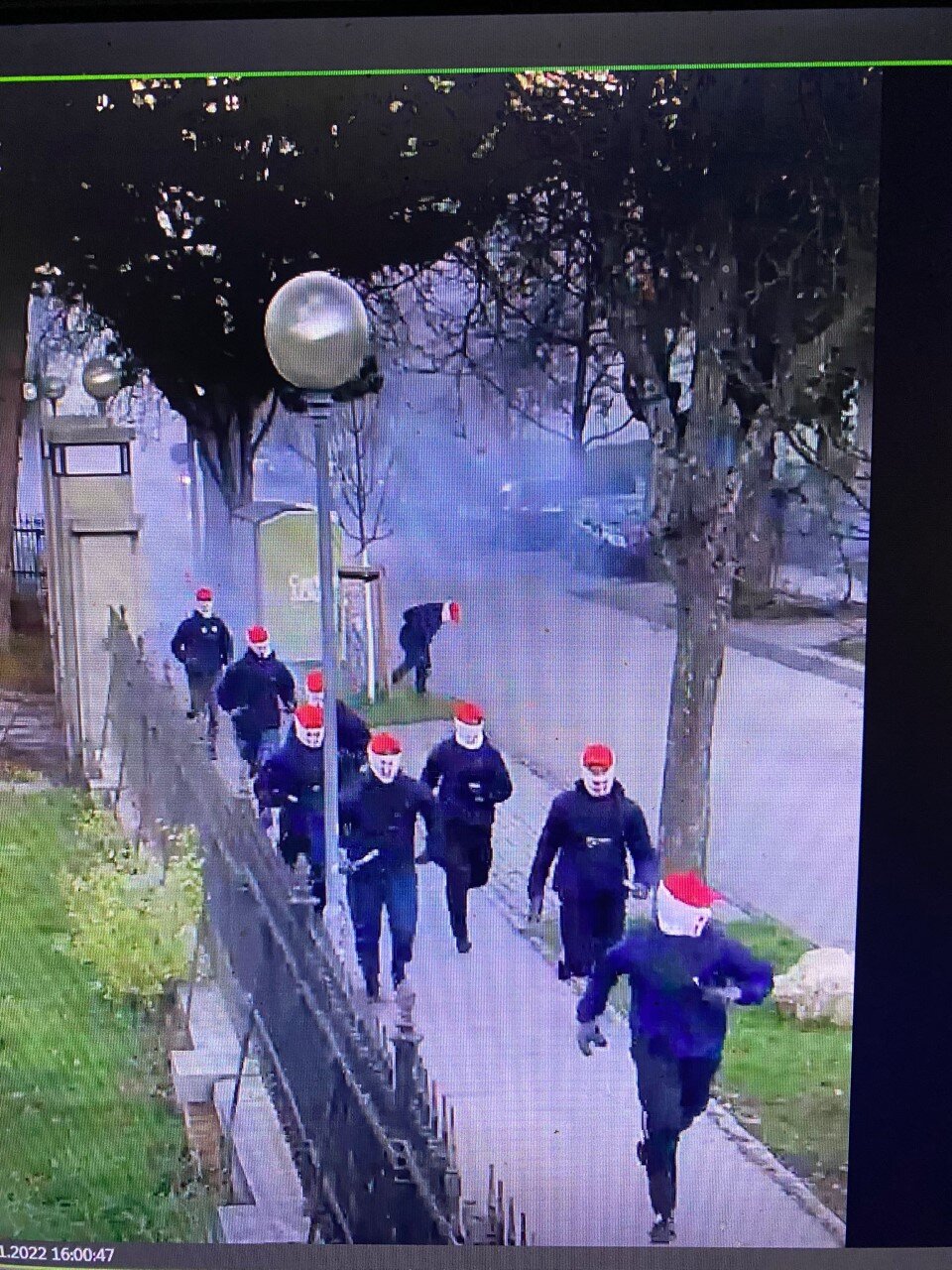 Asylheim verbarrikadiert: Polizei schnappt 10 Rechtsextreme