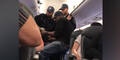Passagier aus überbuchtem Flugzeug gezerrt