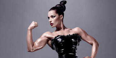 Serbische Bodybuilderin modelt für MAC
