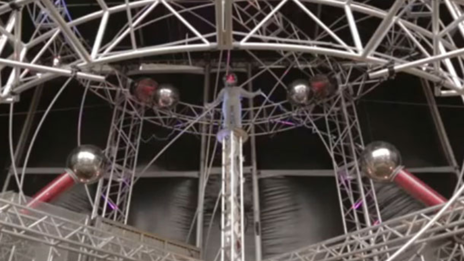 Außergewöhnlich Blaine überstand völlig erschöpft eine Million Volt