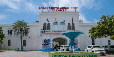 Terroristen stürmen Regierungsgebäude in Mogadischu
