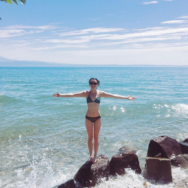 Maisie Williams im Bikini