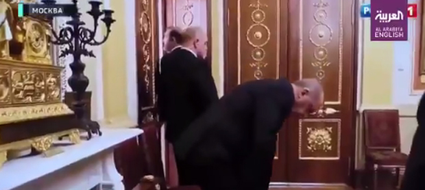1:58 Minuten: Wie Erdogan vor Putins Tür warten muss