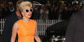 Lady Gaga ersteigert McQueen-Robe um 100 000 €
