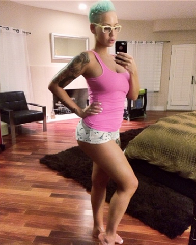 Amber Rose in Lila-Haarlaune