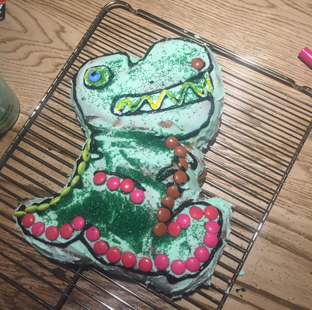 Chris Hemsworth: Dinosaurierkuchen für Tochter