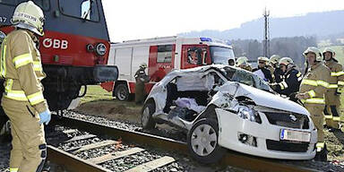 Crash mit Zug:  Zwei Frauen tot
