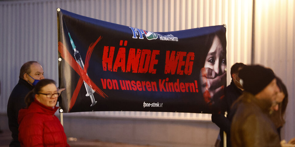 Test im Freien: Wirbel um Demo vor Schule