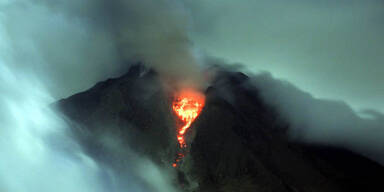 Vulkan Sinabung bricht aus