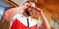 Österreichs Leichtathlet Lukas Weißhaidingermit einer Sonnebrille