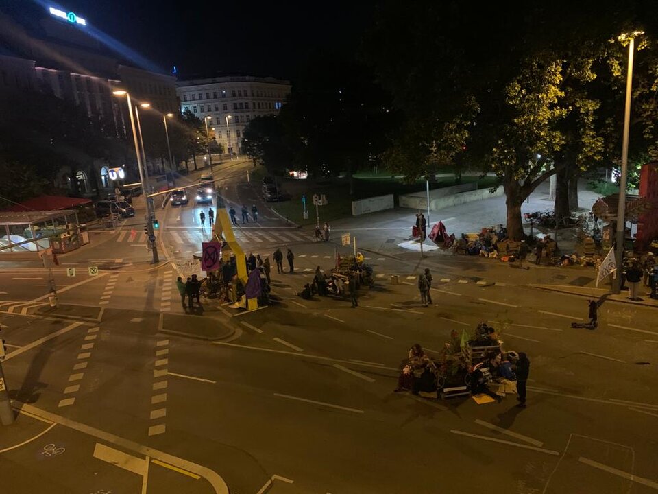 extinction rebellion operngasse