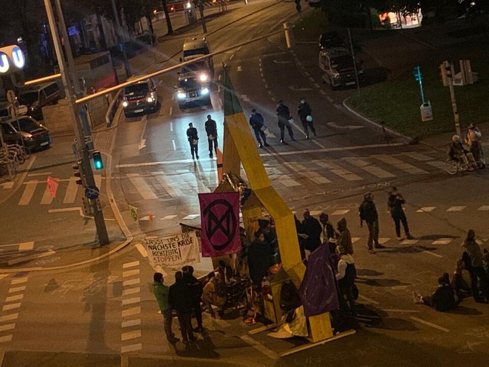 extinction rebellion operngasse