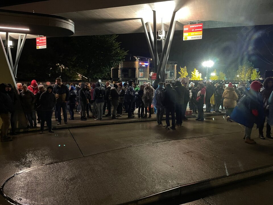 Chaos bei Abreise von Helene-Konzert