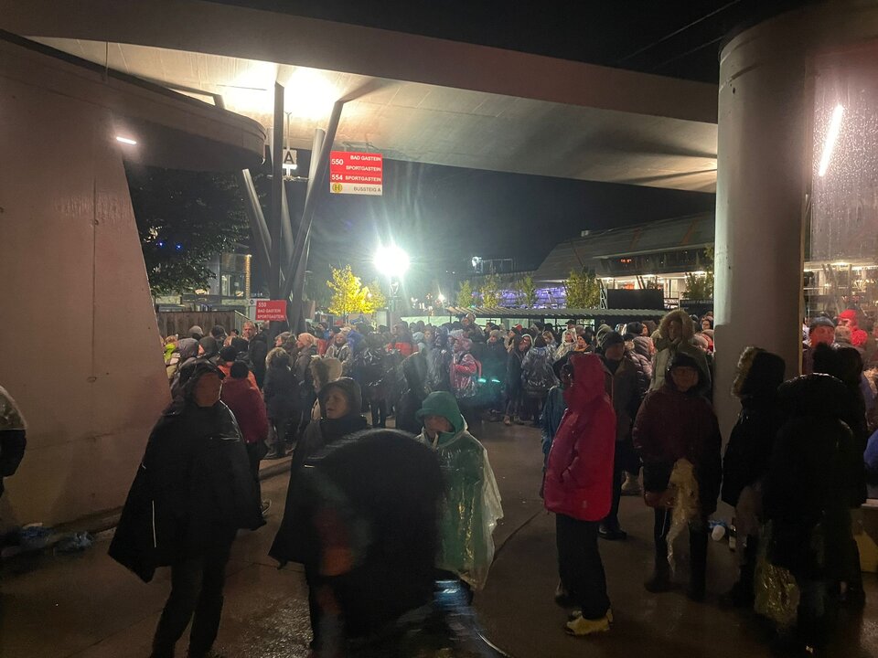 Chaos bei Abreise von Helene-Konzert