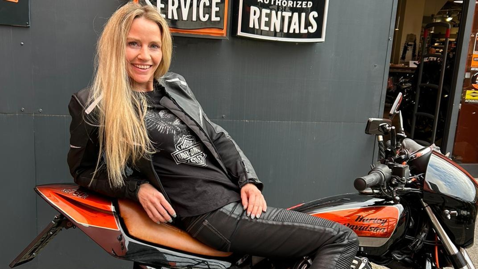 Adesivo Bikerin Inside &ndash; 6 Misure 21 Colori &ndash; Rispetto Donna