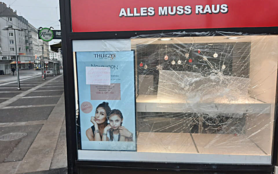 Wien-Favoriten: Vandalen lieferten sich Straßenschlacht mit Polizei | Neun Verdächtige - 16 Anzeigen