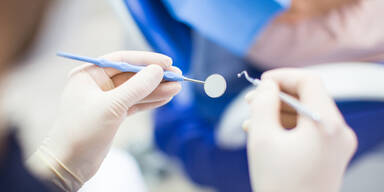 Unzufriedener Patient stach auf Zahnarzt ein