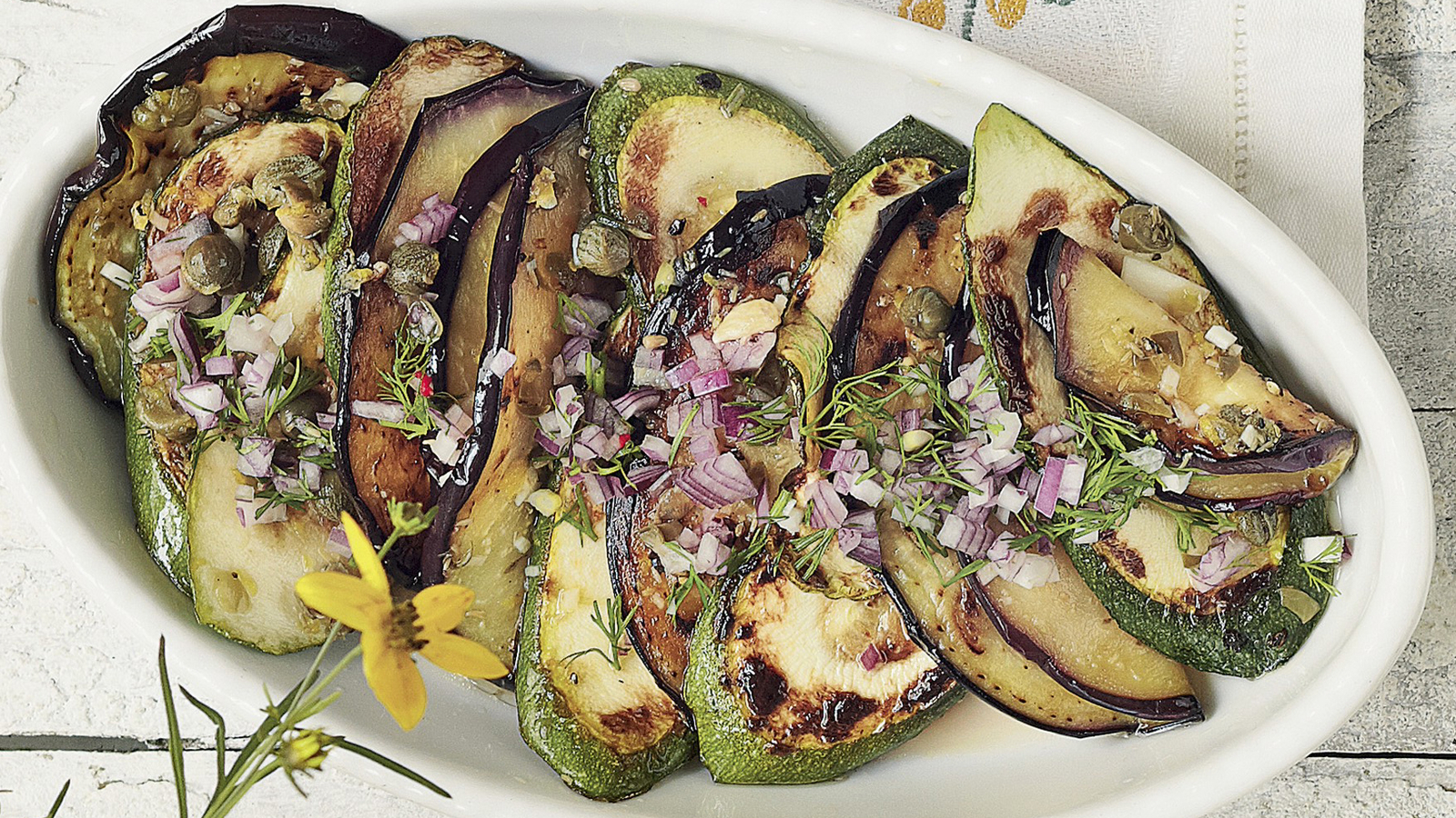 Marinierte Zucchini und Melanzani
