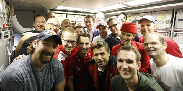 U-40-Hockey-Nationalteam trifft Kanzler Kurz im Flieger